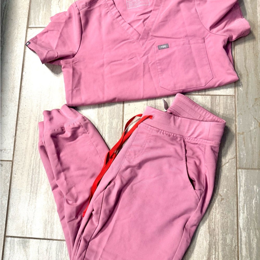 Figs Chalk Pink Jogger Set